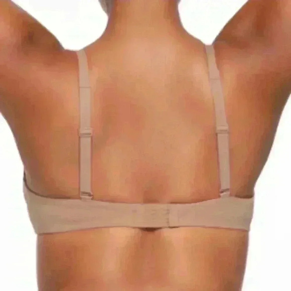 Skims Fits Everybody High Apex Bra - Picture 4 of 8